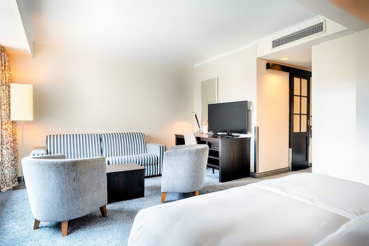 Room 15 of 143