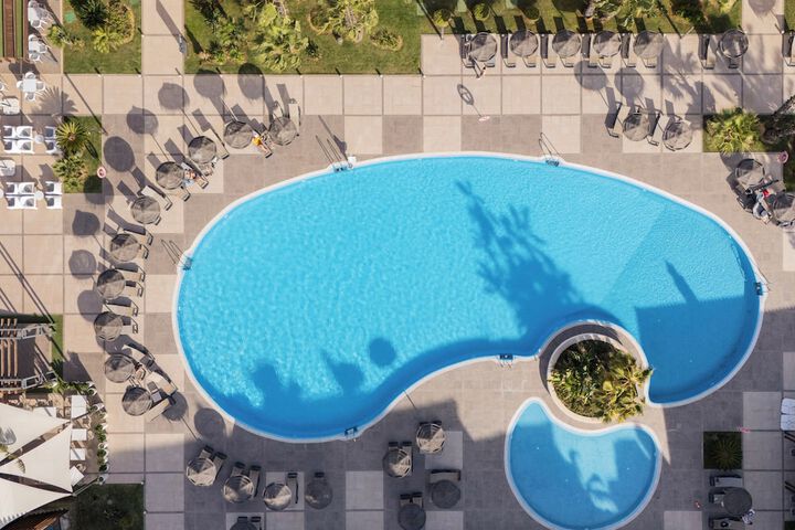 Hotel Pool