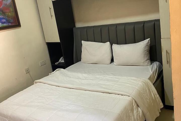 Room 25 of 31