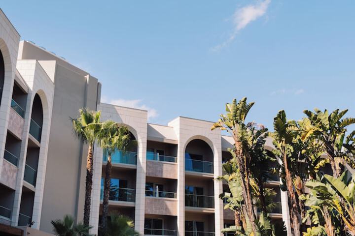 Hotel Exterior 79 of 99