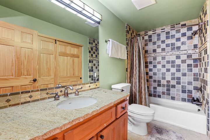Room 165 of 190