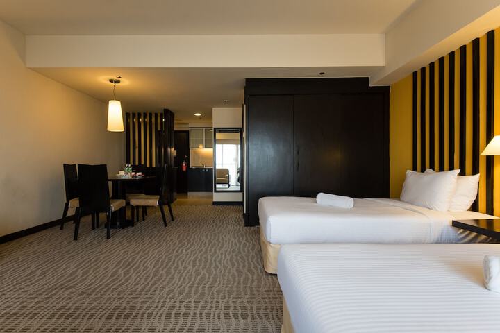 Room 18 of 77