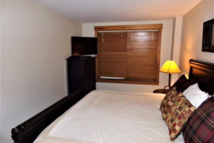 Room 10 of 77