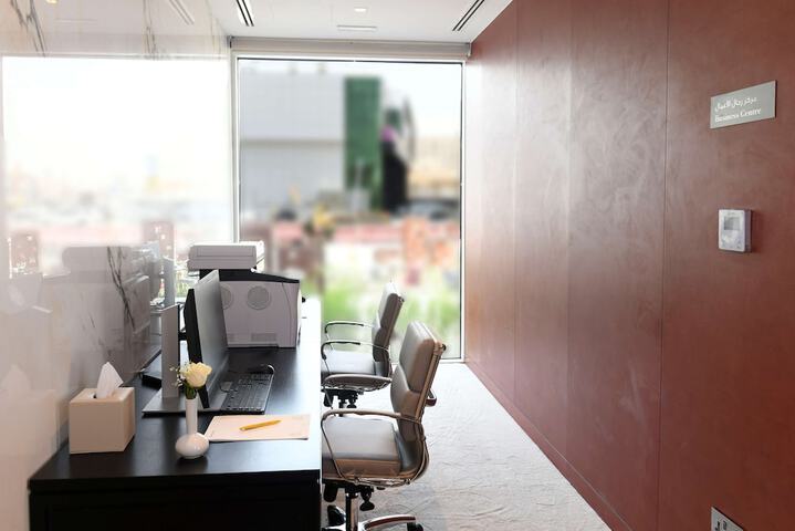 Business Center 85 of 89