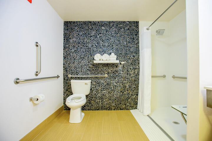 Room 16 of 32