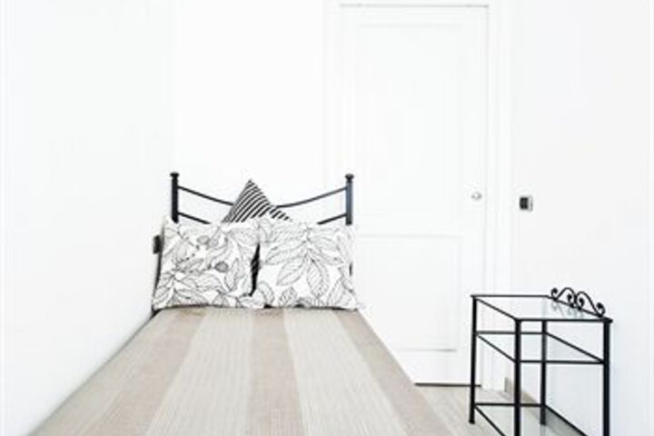 Room 11 of 38