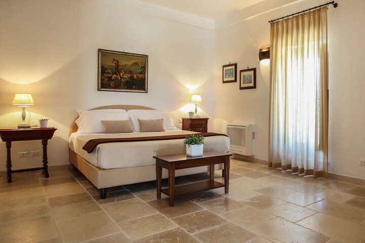 Room 9 of 46