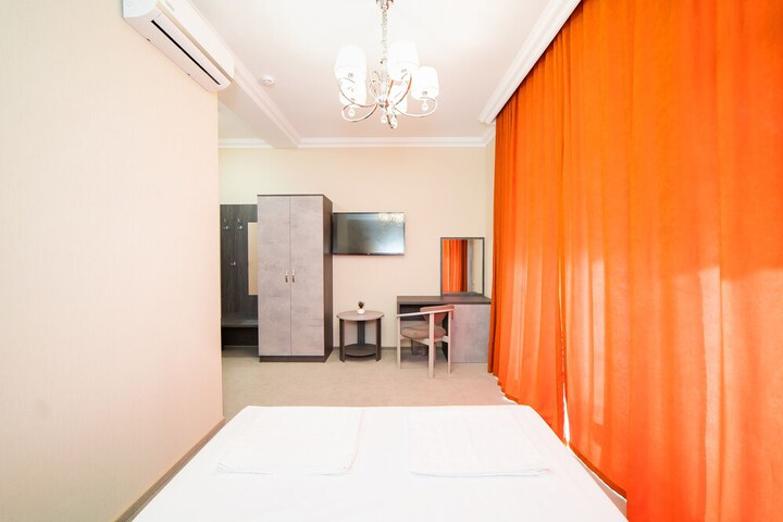 Room 13 of 29