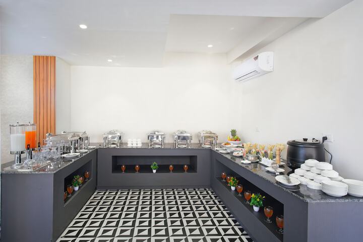 Dining 9 of 11