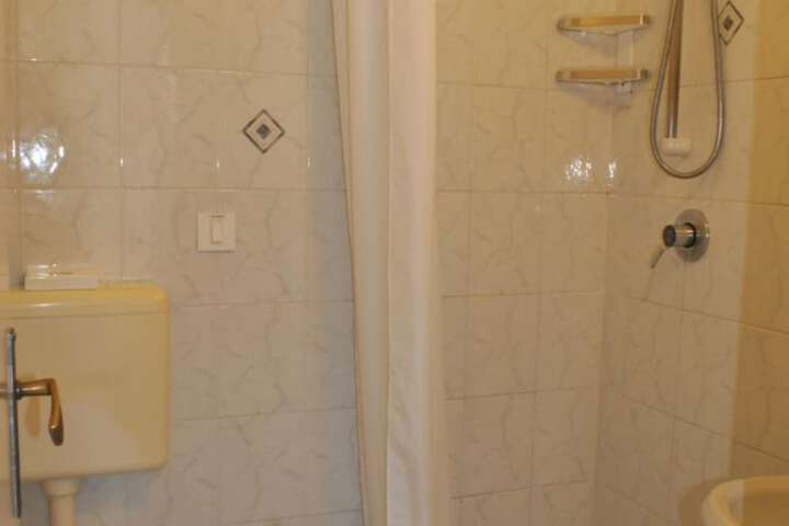 Room 32 of 57