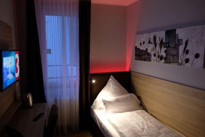 Room 11 of 65