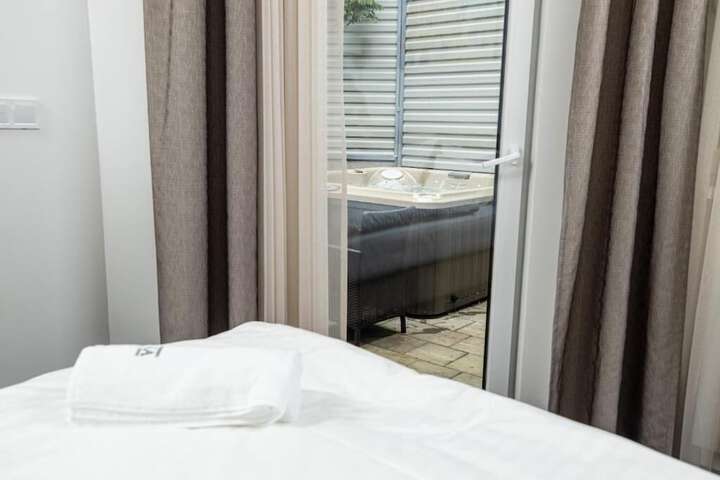 Room 16 of 33