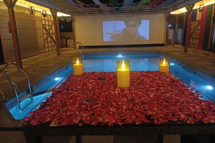 Pool 6 of 8