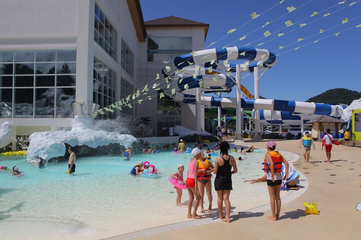 Hotel with Pool
