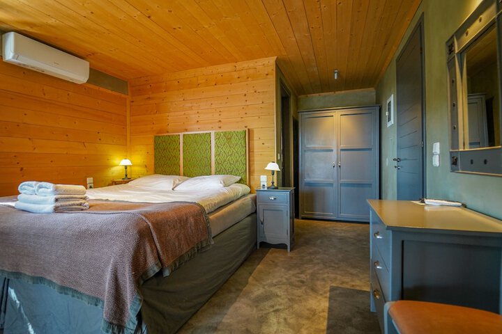 Room 27 of 64