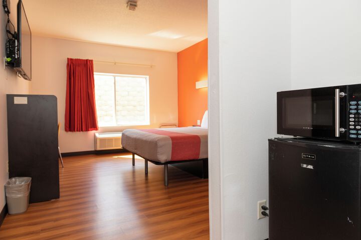 Room 14 of 36