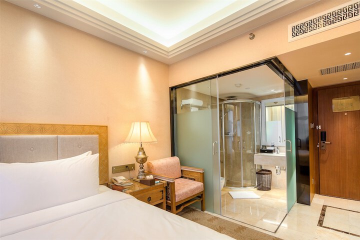 Room 9 of 48