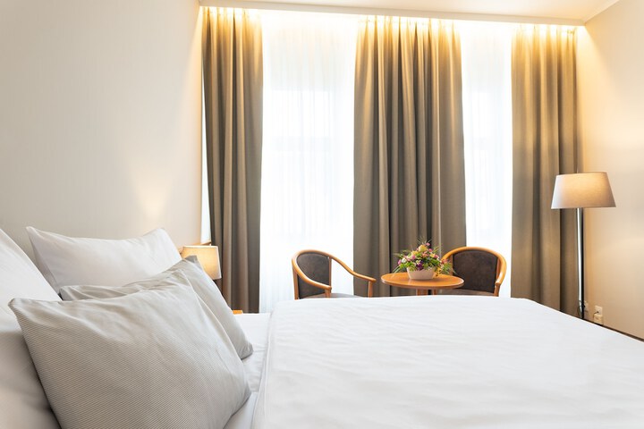 Room 8 of 36