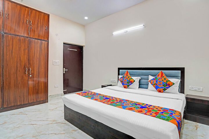 Room 9 of 26