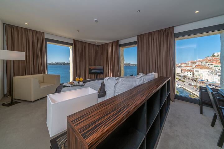Room 17 of 50