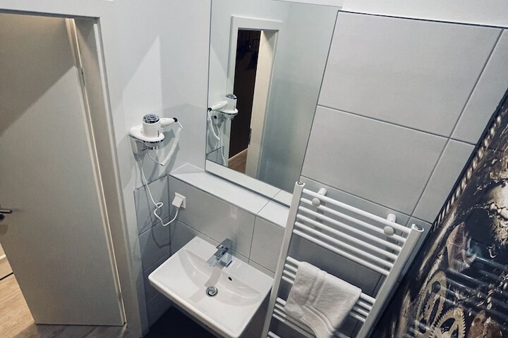 Room 43 of 63
