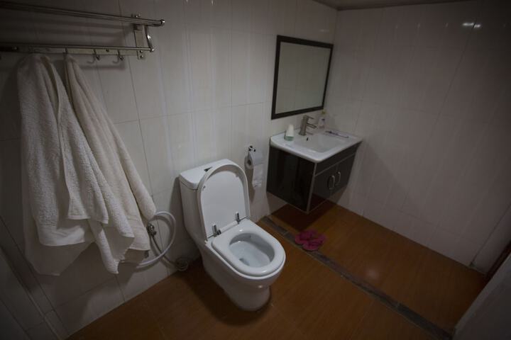 Room 33 of 36