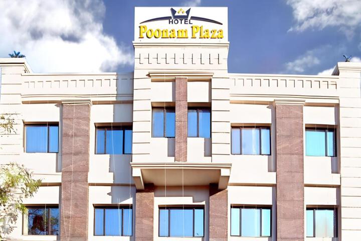 Hotel Poonam Plaza