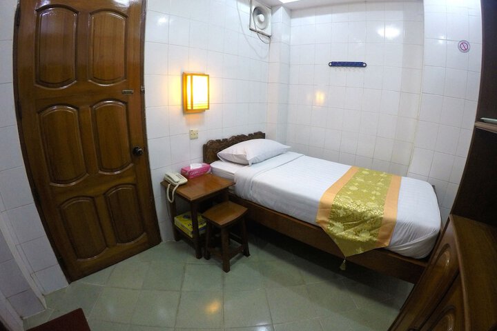 Room 12 of 34