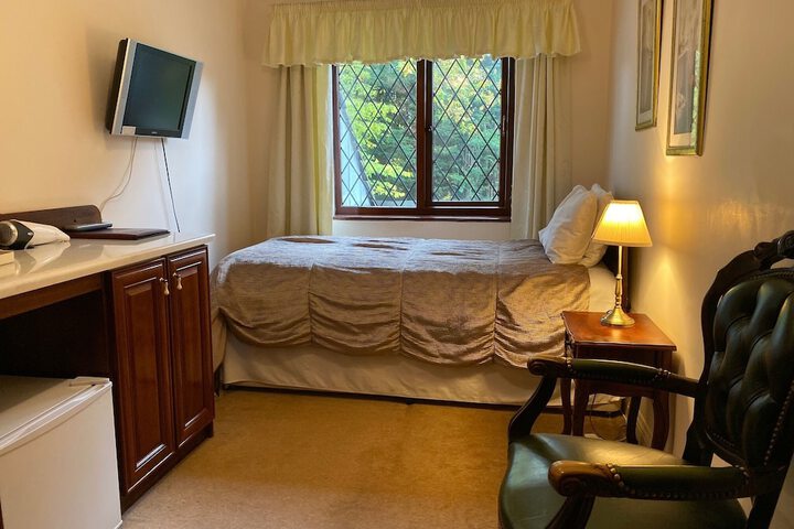 Room 4 of 17