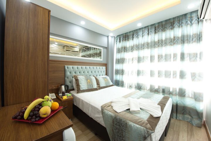 Room 12 of 118