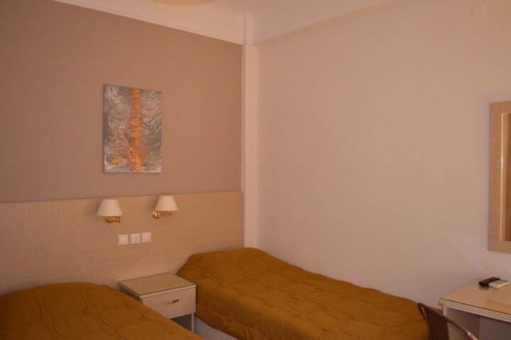 Room 8 of 22