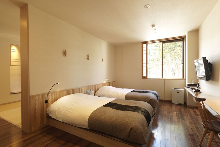 Room 6 of 63