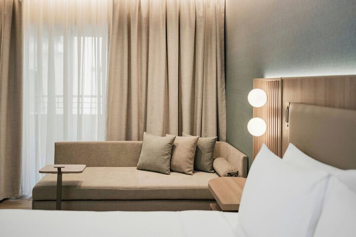 Room 35 of 102