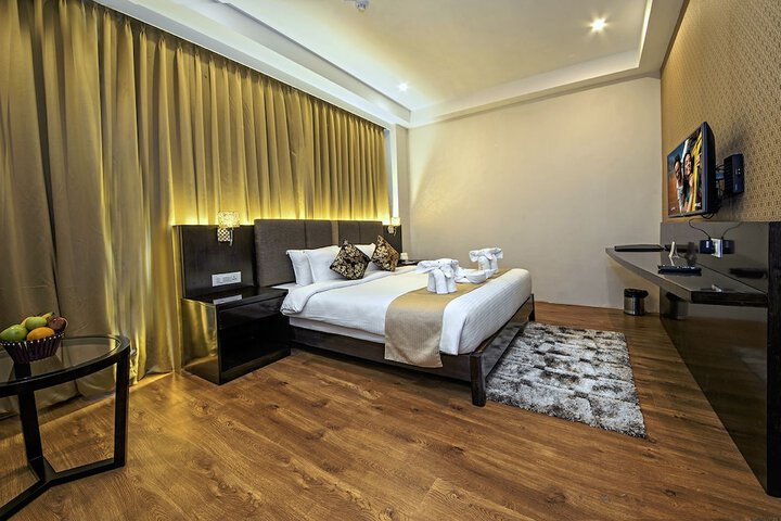 Room 10 of 33
