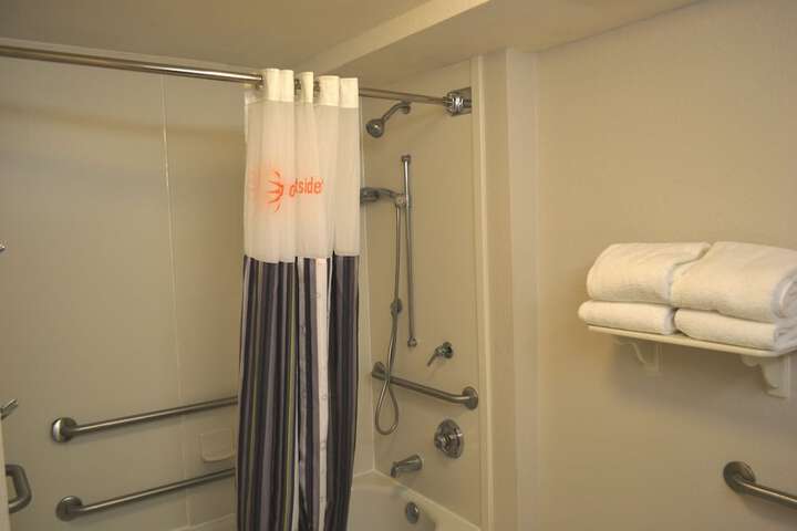 2 Double Beds (6 of 8)