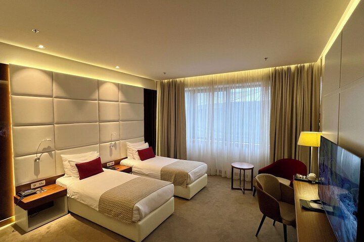 Room 26 of 146
