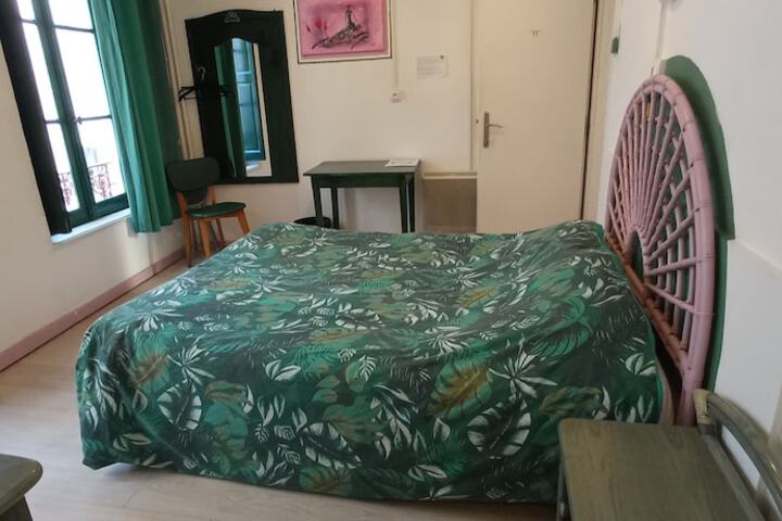 Room 10 of 18
