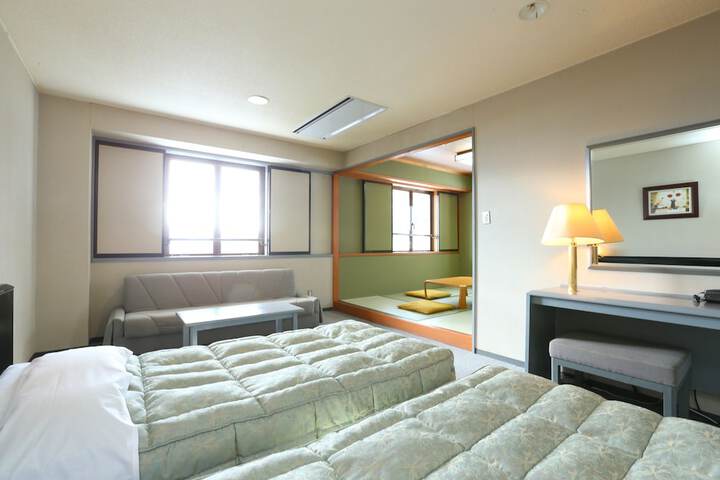 Room 12 of 60