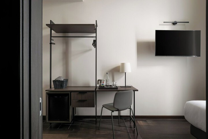 Room 32 of 69