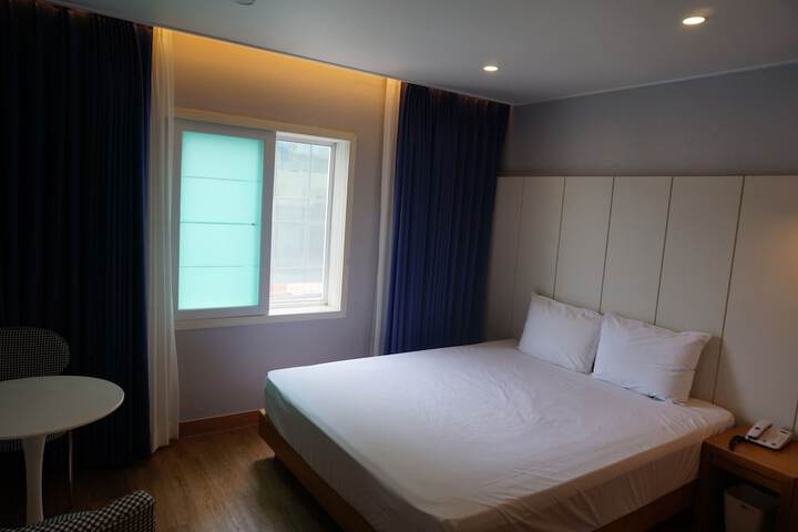 Room 2 of 9