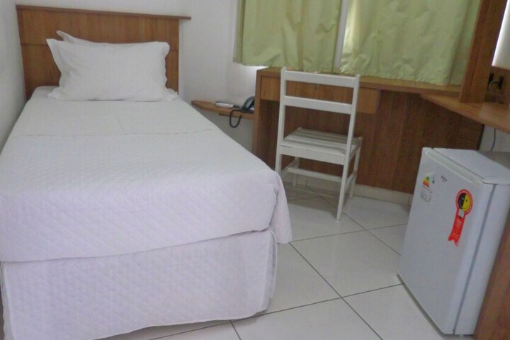 Room 8 of 9