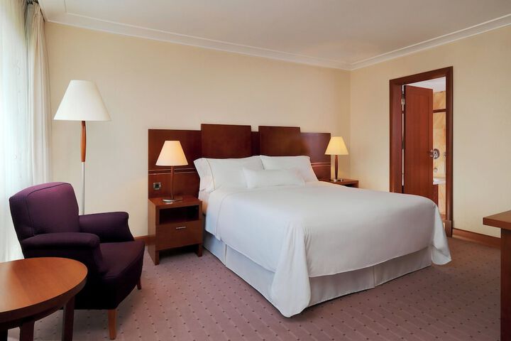Room 17 of 119