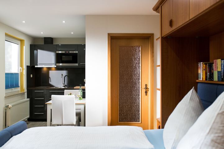 Room 12 of 85
