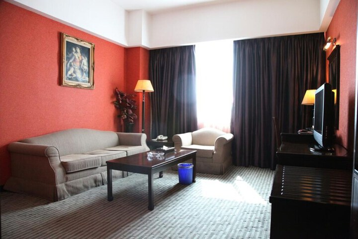 Lifu Hotel