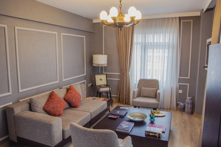 Room 28 of 60