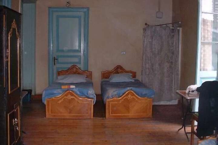 Room 9 of 38