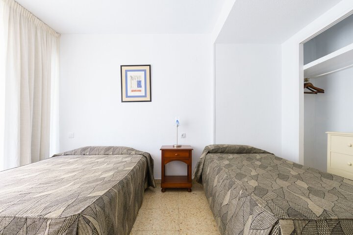 Room 12 of 50