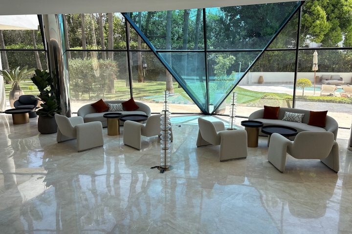 Lounge 147 of 174
