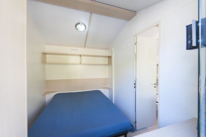 Room 5 of 62