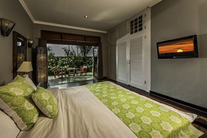 Room 4 of 121
